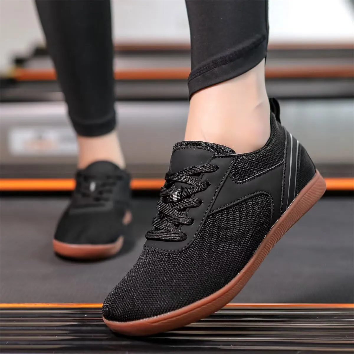 Men's Women's Concise Breathable Fabric Walking Shoes